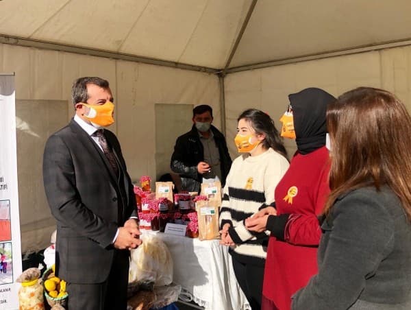 KADINLARI SEVGİYLE SARMALAYAN BİR DÜNYA İÇİN… fotoğraf 2