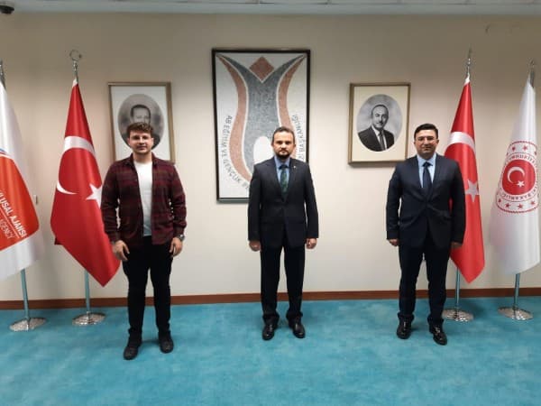 GÜRSULU GENÇLER DÜNYA GENÇLİĞİYLE AYNI PLATFORMDA fotoğraf 1