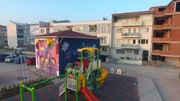 GÜRSU SOKAKLARI ÇOCUKLARIN ZİHİNLERİNİN RENKLERİYLE SÜSLENİYOR fotoğraf 3