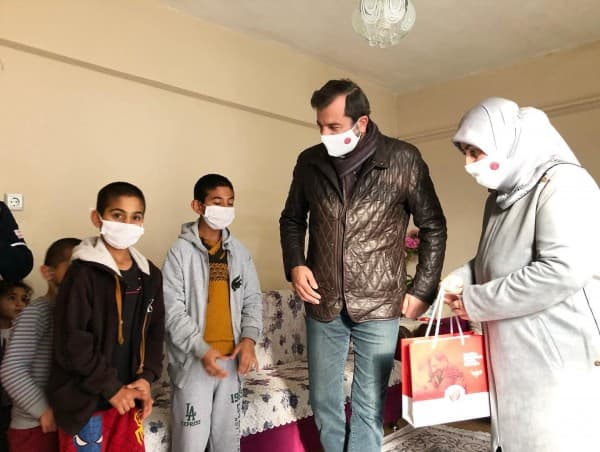 BAŞKAN IŞIK : “ÇOCUKLARIMIZIN IŞIKLARIYLA GELECEKLERİNİ AYDINLATMALARINA DESTEK OLUYORUZ” fotoğraf 2