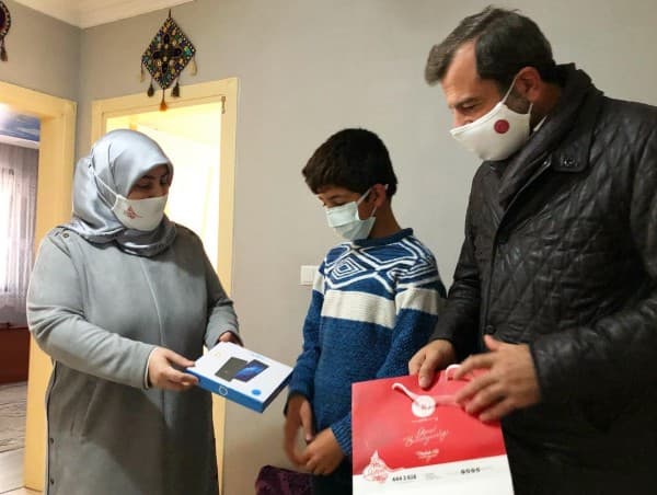 BAŞKAN IŞIK : “ÇOCUKLARIMIZIN IŞIKLARIYLA GELECEKLERİNİ AYDINLATMALARINA DESTEK OLUYORUZ” fotoğraf 3