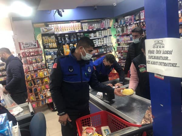 GÜRSU’DAKİ MARKETLERDE FAHİŞ FİYATLARA DENETİMİ fotoğraf 5
