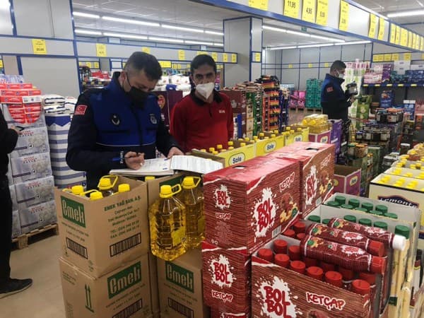 GÜRSU’DAKİ MARKETLERDE FAHİŞ FİYATLARA DENETİMİ fotoğraf 9