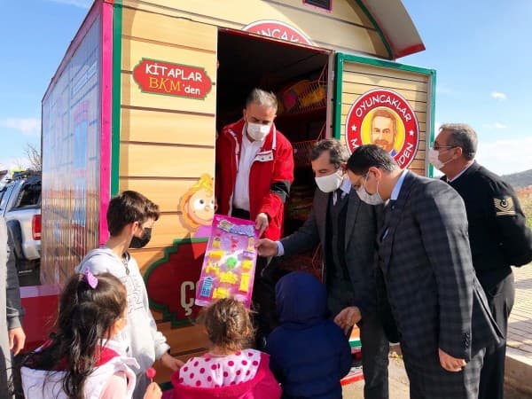 OYUNCAKSIZ ÇOÇUK KALMASIN PROJESİ fotoğraf 6