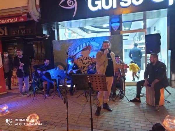 GÜRSU’DA PANDEMİ AKŞAMLARI KONSERLERLE RENKLENİYOR fotoğraf 3