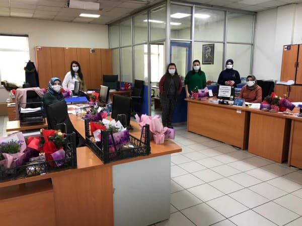 BAŞKAN MUSTAFA IŞIK : “YARADILIŞINDAN GELEN GÜCÜYLE TÜM ZORLUKLARA DİRENİR VE YİNE ÇİÇEK AÇAR KADIN” fotoğraf 5