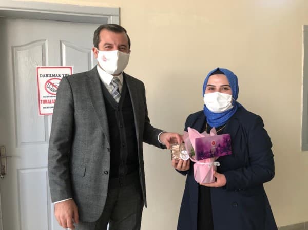 BAŞKAN MUSTAFA IŞIK : “YARADILIŞINDAN GELEN GÜCÜYLE TÜM ZORLUKLARA DİRENİR VE YİNE ÇİÇEK AÇAR KADIN” fotoğraf 6