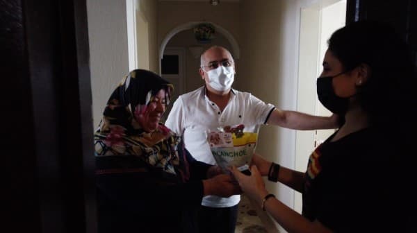 GÜRSU BELEDİYESİ’NDEN ANNELERE ÇİÇEK SÜRPRİZİ fotoğraf 2
