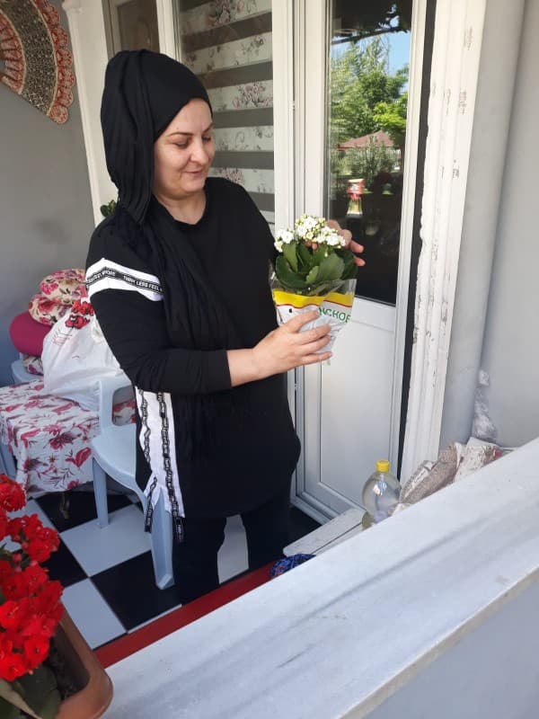 GÜRSU BELEDİYESİ’NDEN ANNELERE ÇİÇEK SÜRPRİZİ fotoğraf 4