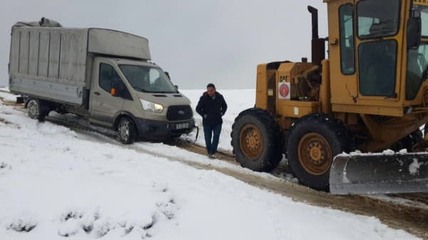 İPEKYOLU MAHALLESİ’NDE KAR TEMİZLİĞİ fotoğraf 3