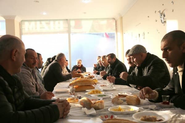 BAŞKAN IŞIK SABAHLARI ESNAFLARLA BULUŞUYOR fotoğraf 2