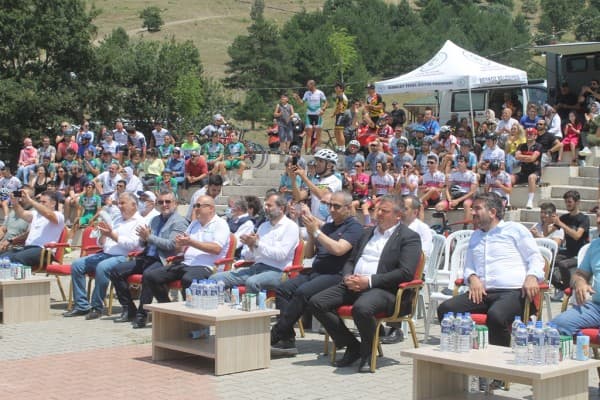 BİSİKLET TUTKUNLARI GÜRSU’NUN DOĞASINDA YARIŞTI fotoğraf 17