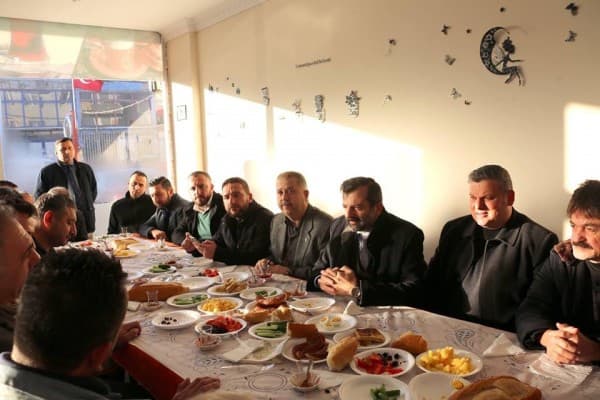 BAŞKAN IŞIK SABAHLARI ESNAFLARLA BULUŞUYOR fotoğraf 10