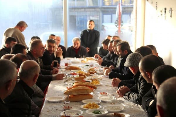 BAŞKAN IŞIK SABAHLARI ESNAFLARLA BULUŞUYOR fotoğraf 11