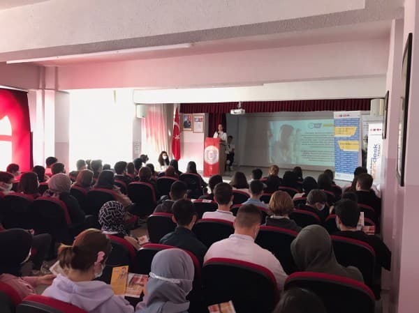 GÜRSULU GENÇLER İÇİN AVRUPA IŞIĞI fotoğraf 2