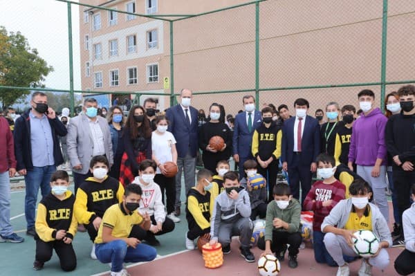 OKULLARIMIZA SPOR ALANINDA DESTEKLERİMİZ fotoğraf 1