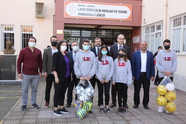 GÜRSU BELEDİYESİ’NDEN OKULLARA SPOR MALZEMESİ DESTEĞİ fotoğraf 2