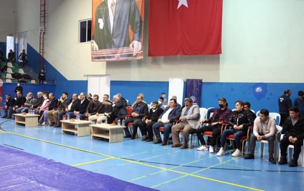 GELENEKSEL ŞEHİT CÜNEYT YILDIZ GÜREŞ TURNUVASI GERÇEKLEŞTİ fotoğraf 6