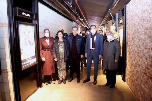 GÜRSULU ŞEHİT YAKINLARI VE GAZİLER EREN BÜLBÜL’ÜN HİKAYESİNİ İZLEDİ fotoğraf 3