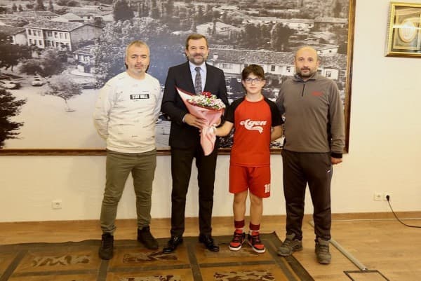 GENÇ SPORCULARA BAŞARILAR DİLEDİK fotoğraf 3