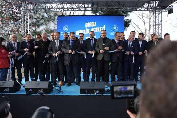 GÜRSU GENÇLİK MERKEZİ’NE COŞKULU AÇILIŞ BAŞKAN MUSTAFA IŞIK: GELECEĞİN GÜRSUSUNU OLUŞTURUYORUZ fotoğraf 7