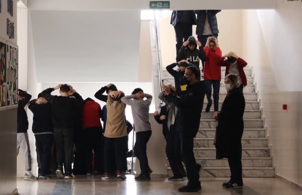 DEPREM ANI VE TAHLİYE TAKBİKATI fotoğraf 3