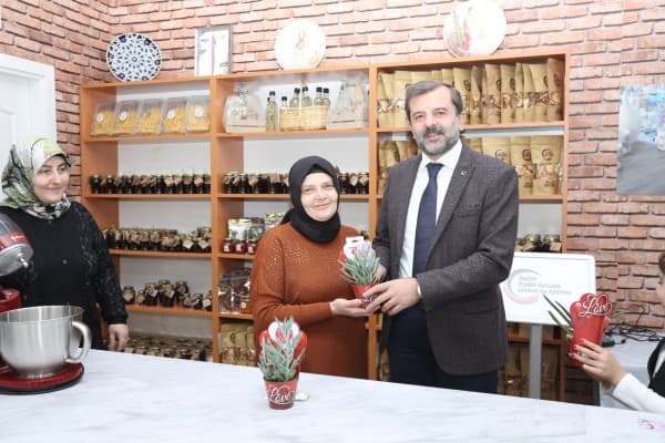 BAŞKAN MUSTAFA IŞIK : “ SEVGİNİN, ŞEFKATİN, HOŞGÖRÜNÜN, EMEĞİN, FEDAKARLIĞIN TİMSALİDİR KADINLAR” fotoğraf 2