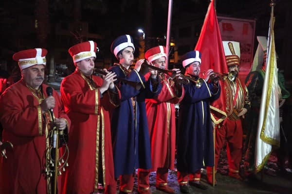GÜRSU AYYILDIZ MEHTERAN TAKIMI’NDAN KAR SOĞUĞUNU UNUTTURAN ÇANAKKALE COŞKUSU fotoğraf 1