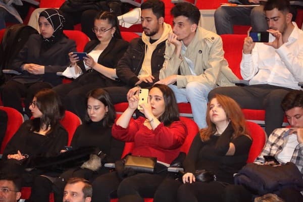 GÜRSU BELEDİYESİ, SANAYİ VE ÜNİVERSİTE İŞ BİRLİĞİYLE GENÇLERİN YOLUNU AYDINLATIYOR fotoğraf 5