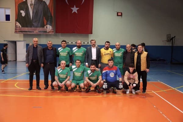 GÜRSU FUTSAL TURNUVASI, DOSTLUĞUN SAMİMİYETİ VE REKABETİN HEYECANIYLA TAÇLANDI fotoğraf 2