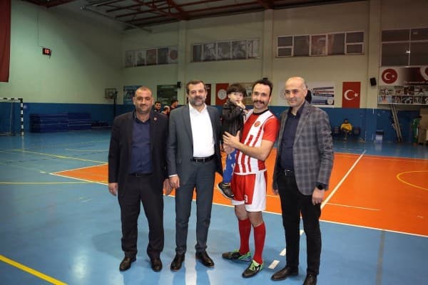 GÜRSU FUTSAL TURNUVASI, DOSTLUĞUN SAMİMİYETİ VE REKABETİN HEYECANIYLA TAÇLANDI fotoğraf 3