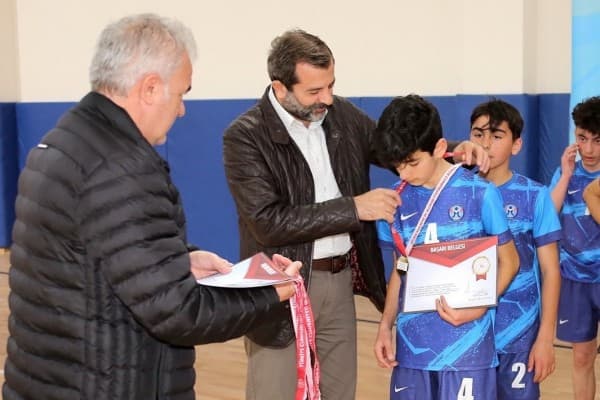 GENÇ SPORCULARIMZIN HER ZAMAN YANINDAYIZ fotoğraf 3