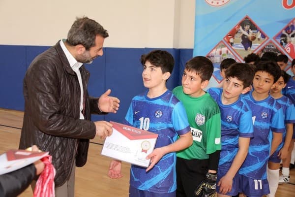 GENÇ SPORCULARIMZIN HER ZAMAN YANINDAYIZ fotoğraf 7