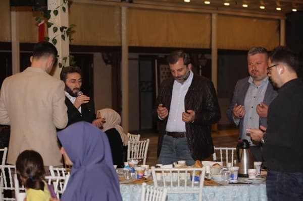 Başkan Işık : “Özlediğimiz Toplu İftar Sofralarının Bereketini Yeniden Yaşıyoruz” fotoğraf 5