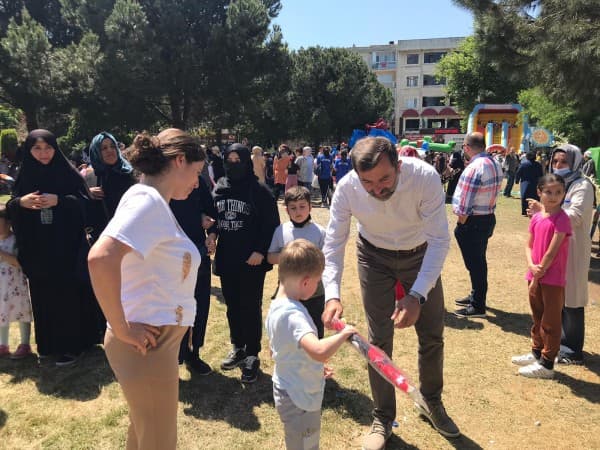 Gürsulu Çocukların Uçurtmalı Bahar Coşkusu fotoğraf 4