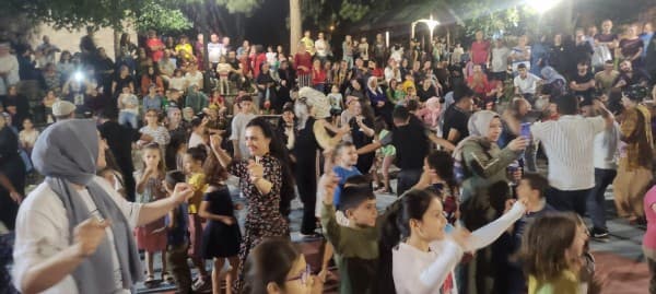 Gürsuluar, Milet Bahçesi’nde Müziğin Ritmiyle Coştu fotoğraf 1
