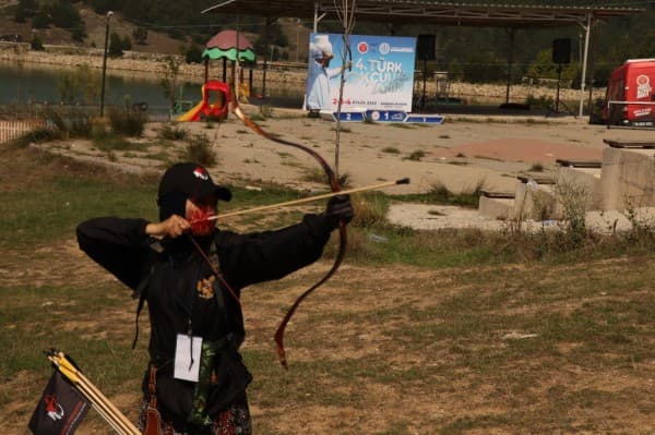 Geleneksel Okçuluk Tutkunları Gürsu Adrenalin Park’ta Hedefe Kilitlendi fotoğraf 5