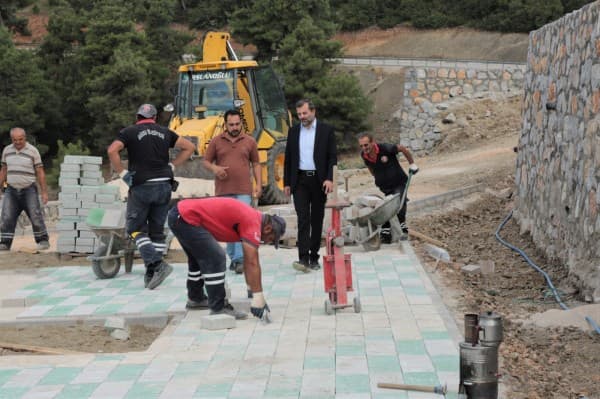 Kuş Cıvıltıları Ve Can Dostlarının Sıcaklığında Doğada Keyifli Zamanlar fotoğraf 1