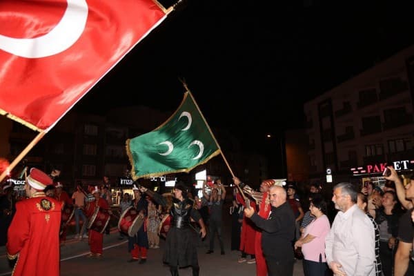 Başkan Mustafa Işık : “Ne Mutlu Bize ki Atalarımızın Kahramanlıklarıyla Dolu Bir Tarihe Sahibiz” fotoğraf 1