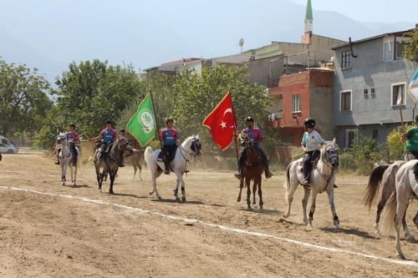 Başkan Mustafa Işık : “Ne Mutlu Bize ki Atalarımızın Kahramanlıklarıyla Dolu Bir Tarihe Sahibiz” fotoğraf 2