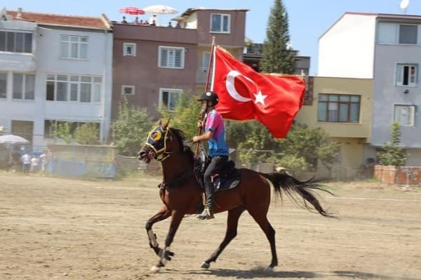 Başkan Mustafa Işık : “Ne Mutlu Bize ki Atalarımızın Kahramanlıklarıyla Dolu Bir Tarihe Sahibiz” fotoğraf 3
