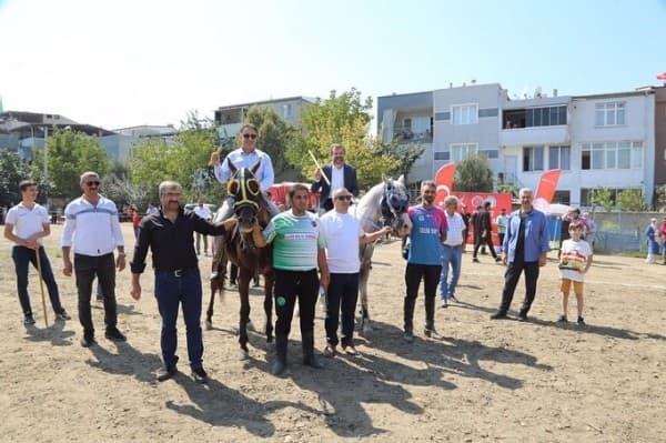 Başkan Mustafa Işık : “Ne Mutlu Bize ki Atalarımızın Kahramanlıklarıyla Dolu Bir Tarihe Sahibiz” fotoğraf 4