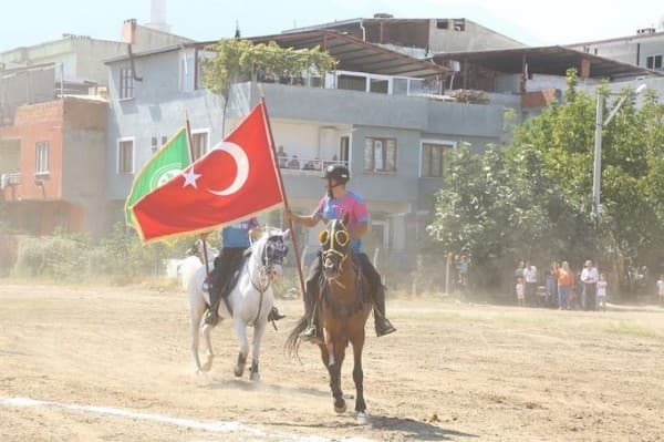 Başkan Mustafa Işık : “Ne Mutlu Bize ki Atalarımızın Kahramanlıklarıyla Dolu Bir Tarihe Sahibiz” fotoğraf 5