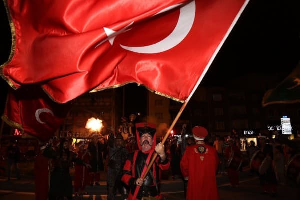 Başkan Mustafa Işık : “Ne Mutlu Bize ki Atalarımızın Kahramanlıklarıyla Dolu Bir Tarihe Sahibiz” fotoğraf 11