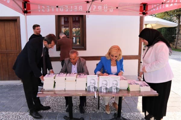 Donat ve Bursalı Gürsu Armut Hasadı Yaptı, “Bizim Elimiz Armut Topluyor” Dedi fotoğraf 5