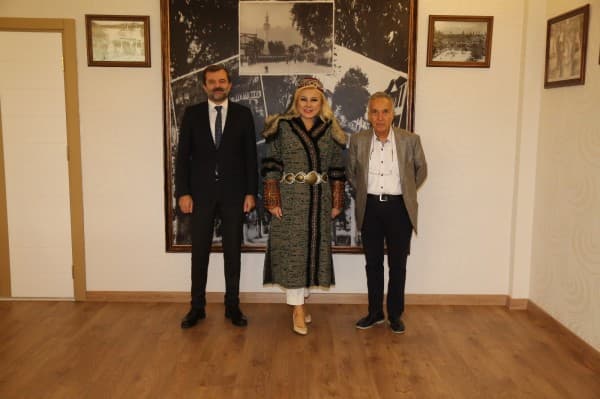 Donat ve Bursalı Gürsu Armut Hasadı Yaptı, “Bizim Elimiz Armut Topluyor” Dedi fotoğraf 8