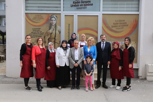 Donat ve Bursalı Gürsu Armut Hasadı Yaptı, “Bizim Elimiz Armut Topluyor” Dedi fotoğraf 9