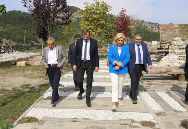 Donat ve Bursalı Gürsu Armut Hasadı Yaptı, “Bizim Elimiz Armut Topluyor” Dedi fotoğraf 20