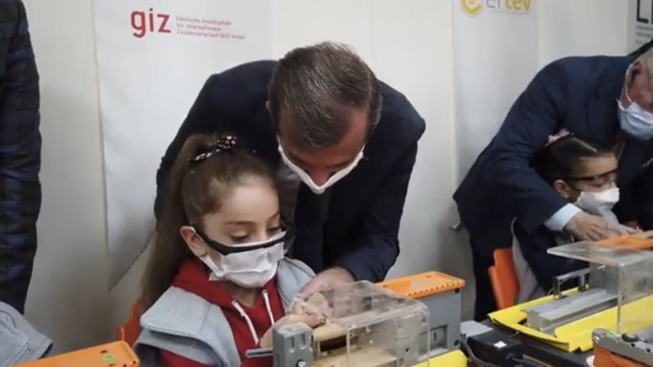 GENÇ ZİHİNLER GELECEĞE YÖN VEREN FİKİRLER