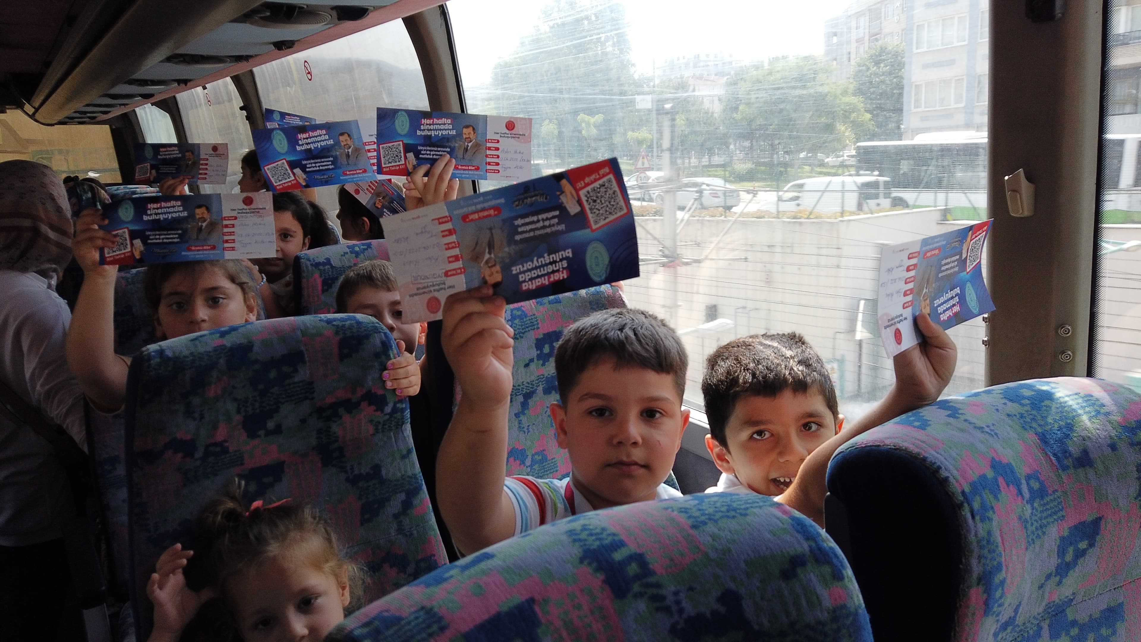 Gürsulu Çocuklar, Aslan’ın Hayalleri Peşindeki Maceralarını İzledi